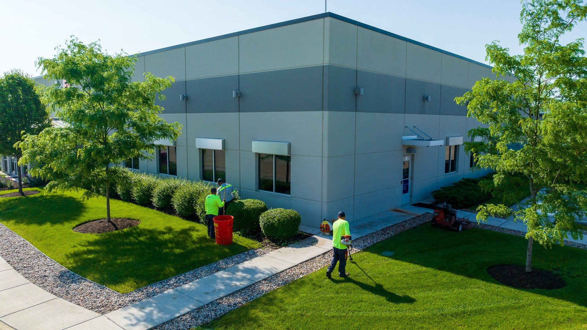 Commercial property lawn and landscape maintained to a clean standard in Sioux Falls SD